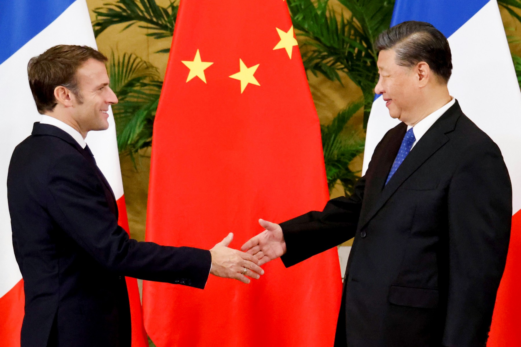 Macron arrive à Pékin en quête d'une lueur d'espoir incertaine sur l'Ukraine
