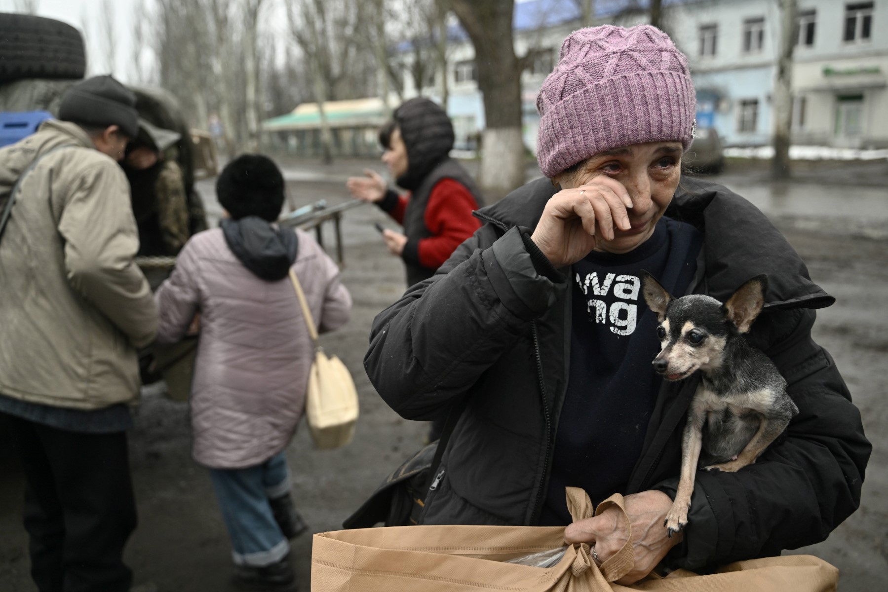 «On aurait dû partir plus tôt»: La fuite des derniers habitants de Bakhmout