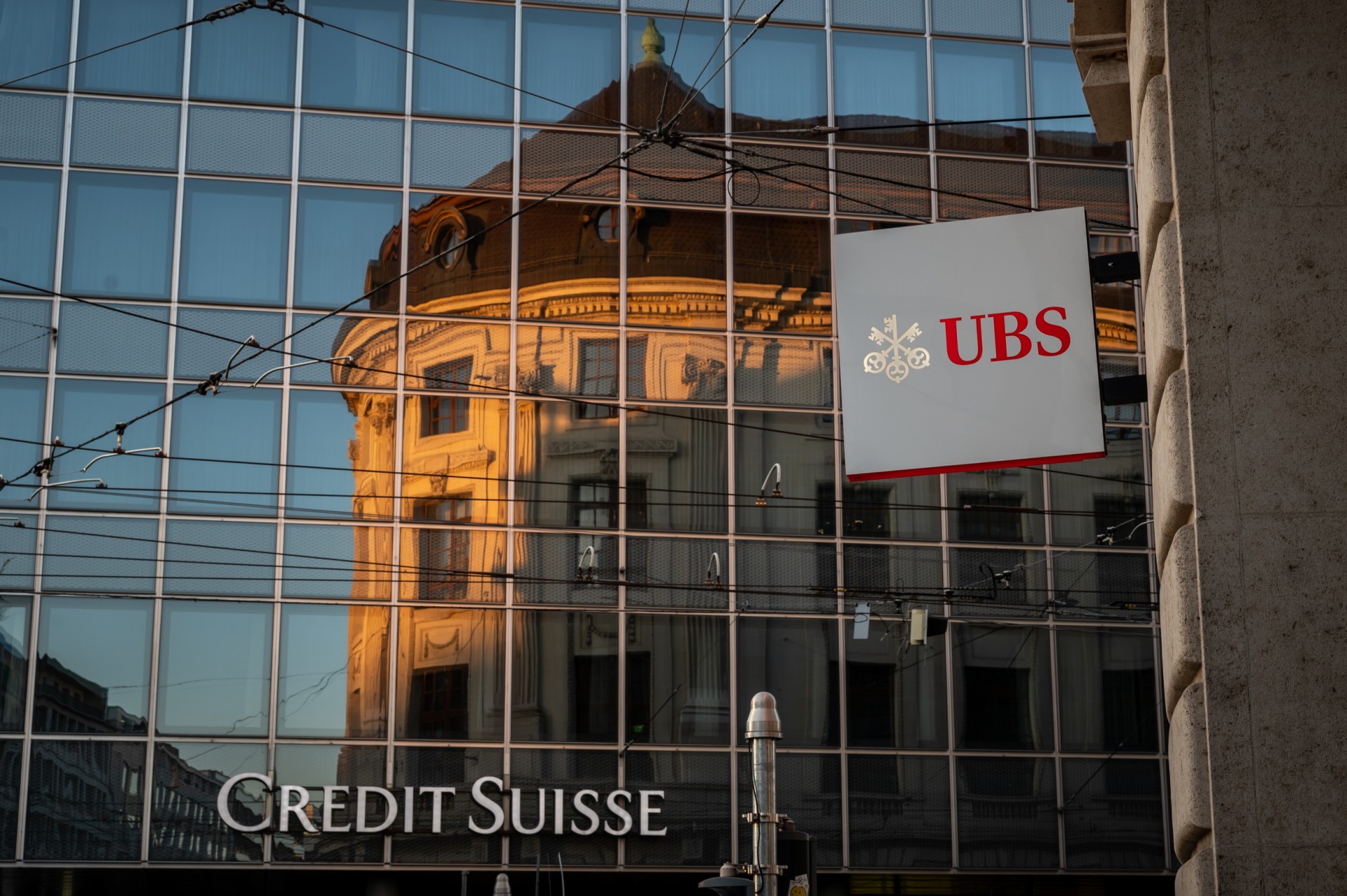 Les investisseurs en quête de réponses dans les trimestriels de Credit Suisse et UBS