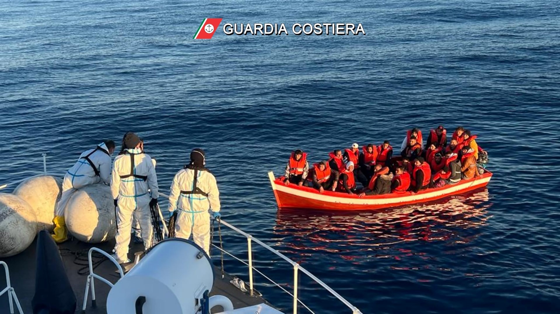 Italie: les garde-côtes mobilisés pour sauver des milliers de migrants