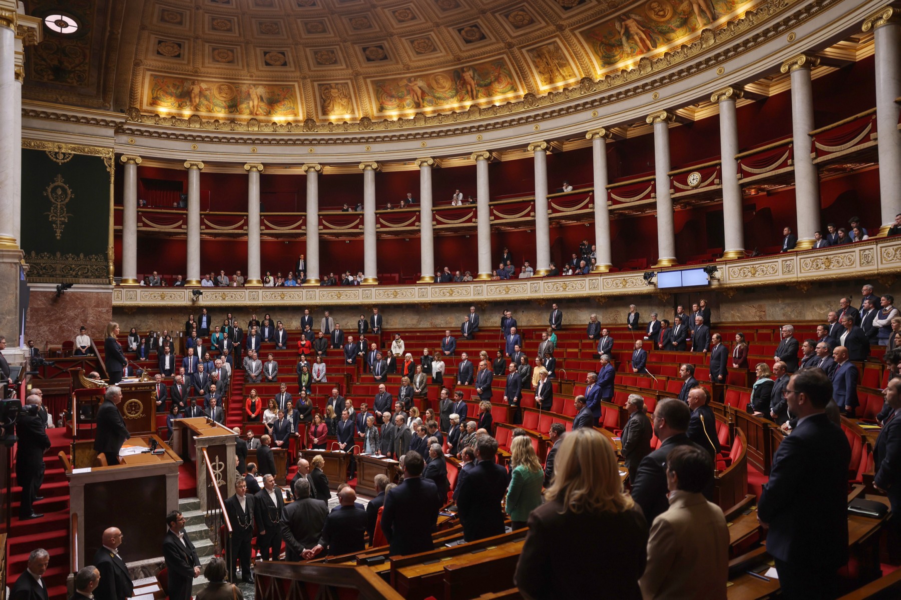 Les députés parmi les Français les mieux payés, mais en recul