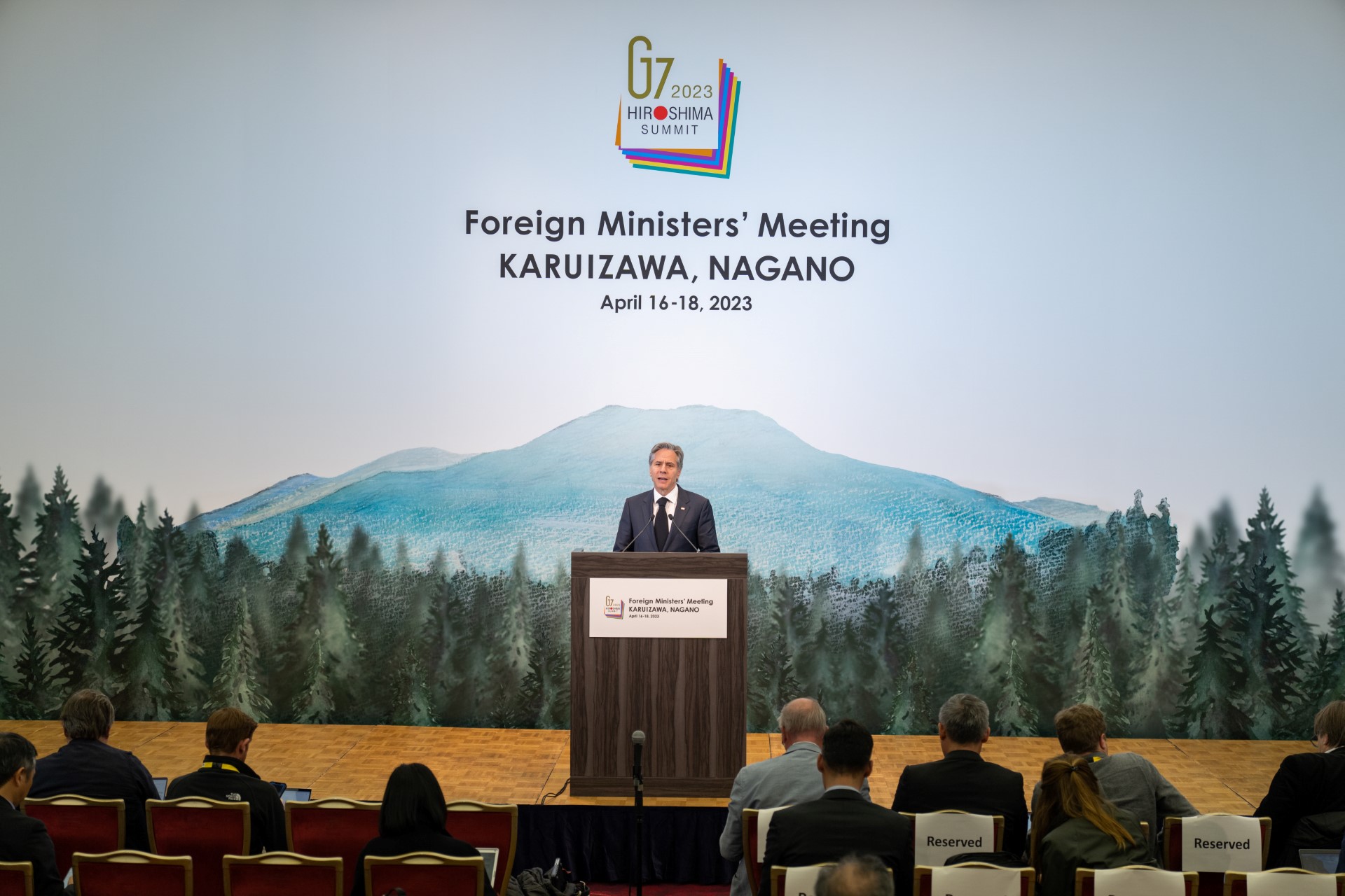 Le G7 jure de faire payer «le prix fort» aux pays aidant la Russie en Ukraine