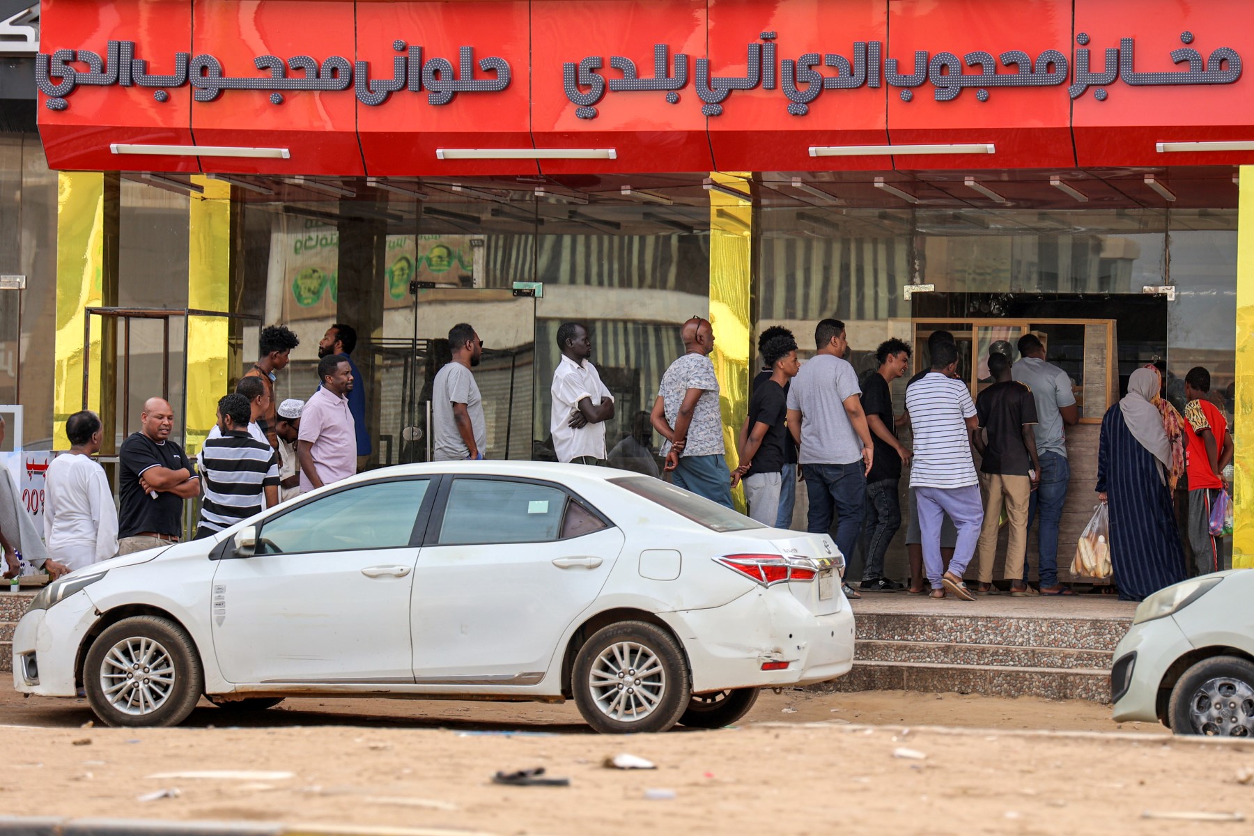 À Khartoum, le manque d'argent liquide complique la survie