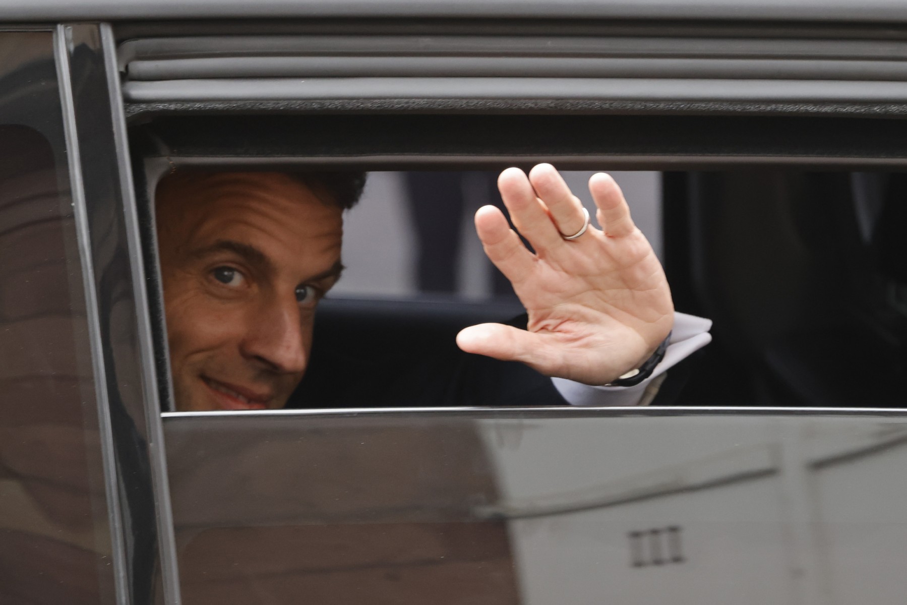 Macron effectue un nouveau déplacement de terrain mardi à Vendôme