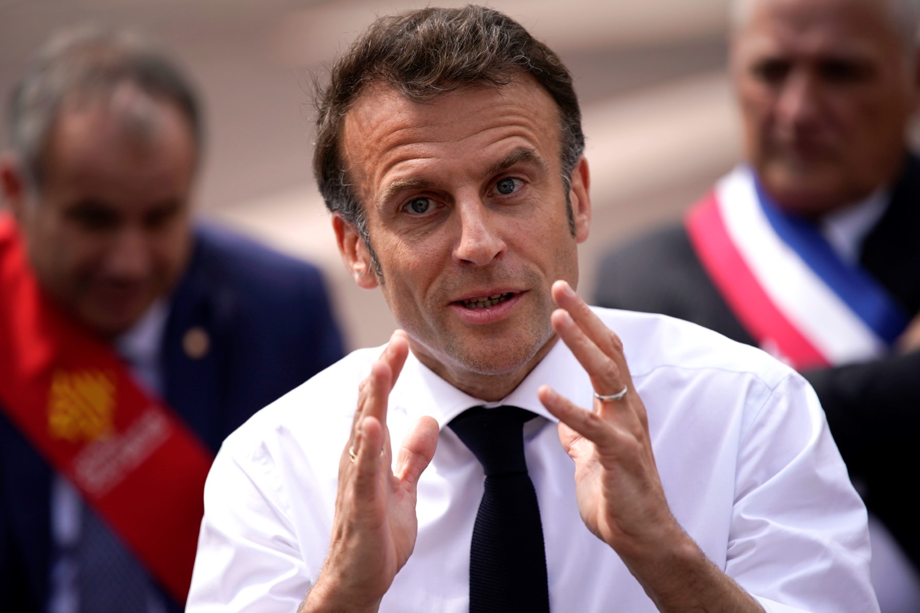Macron veut «un grand projet de restauration écologique» des écoles