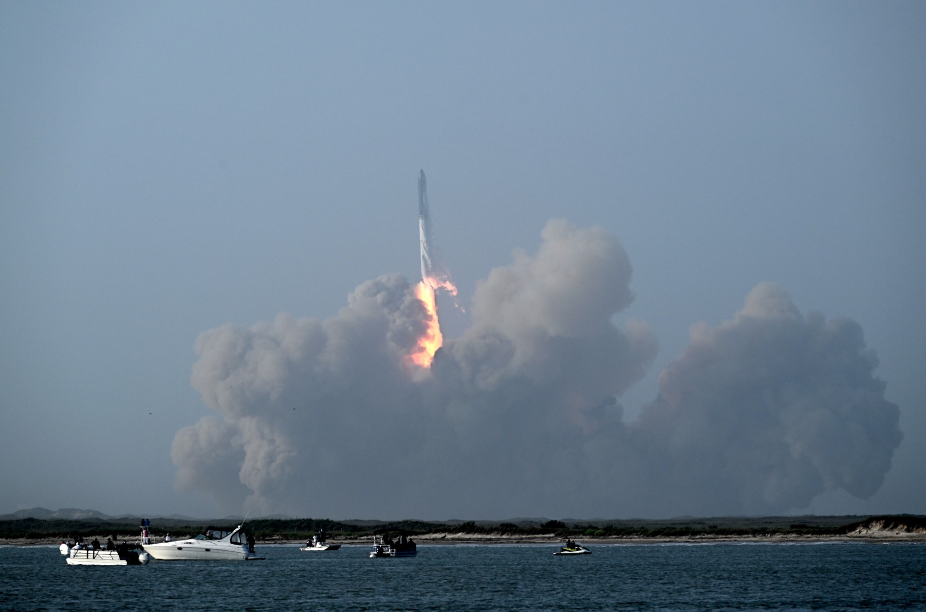 La fusée Starship de SpaceX explose en vol lors de son premier vol test