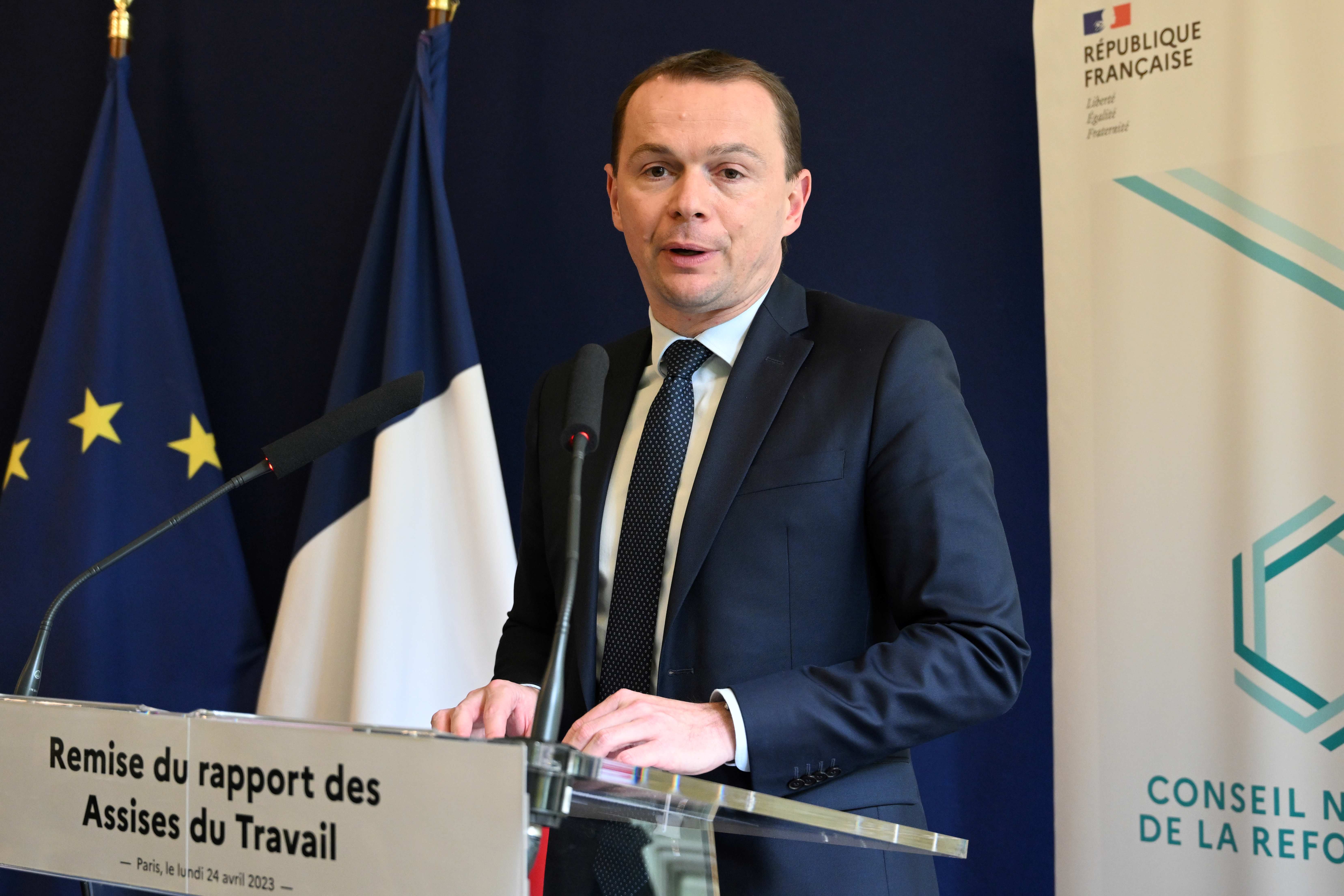 Loi immigration: « tout faire pour éviter le 49.3», promet Dussopt