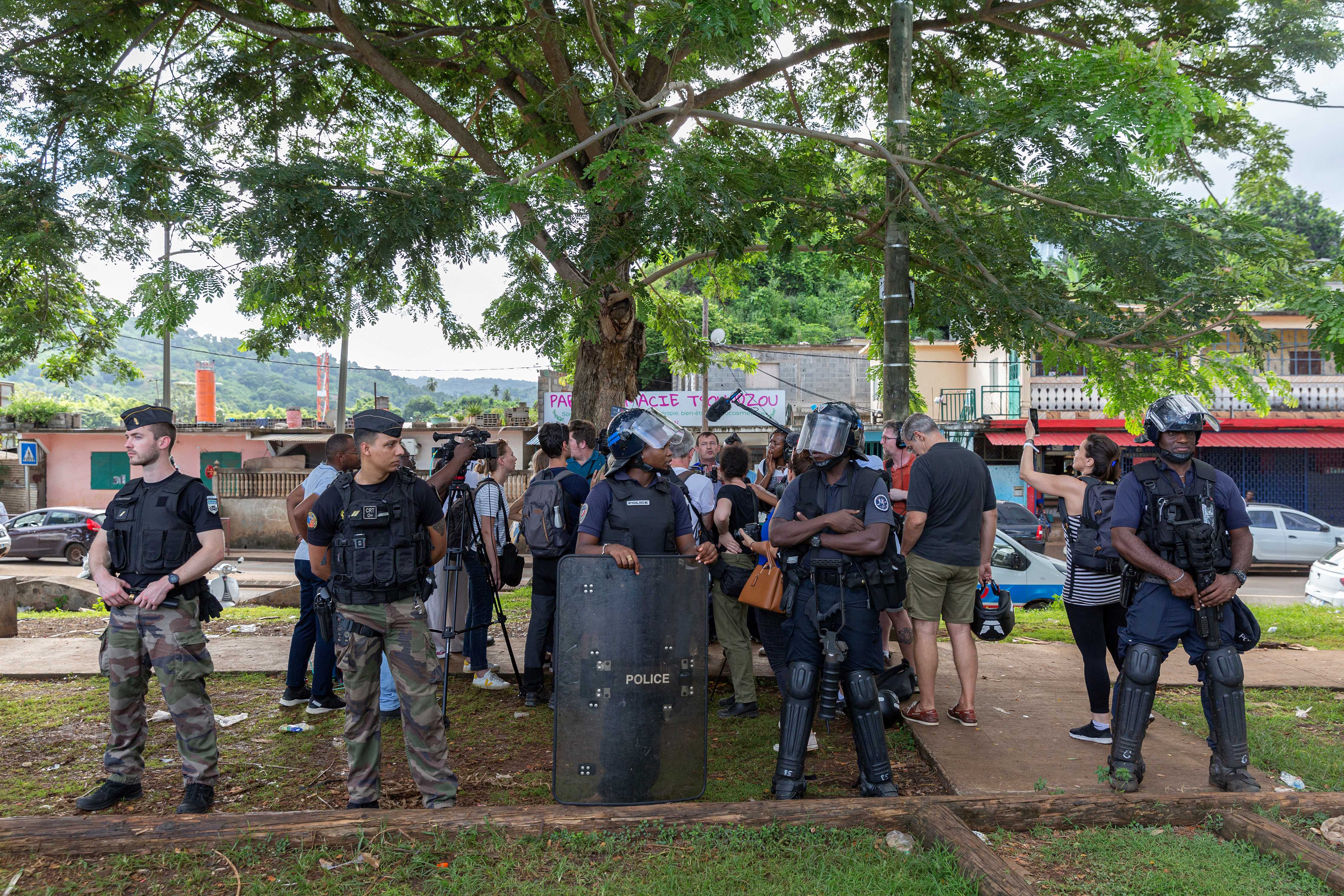 Mayotte: la justice suspend l'évacuation d'un bidonville