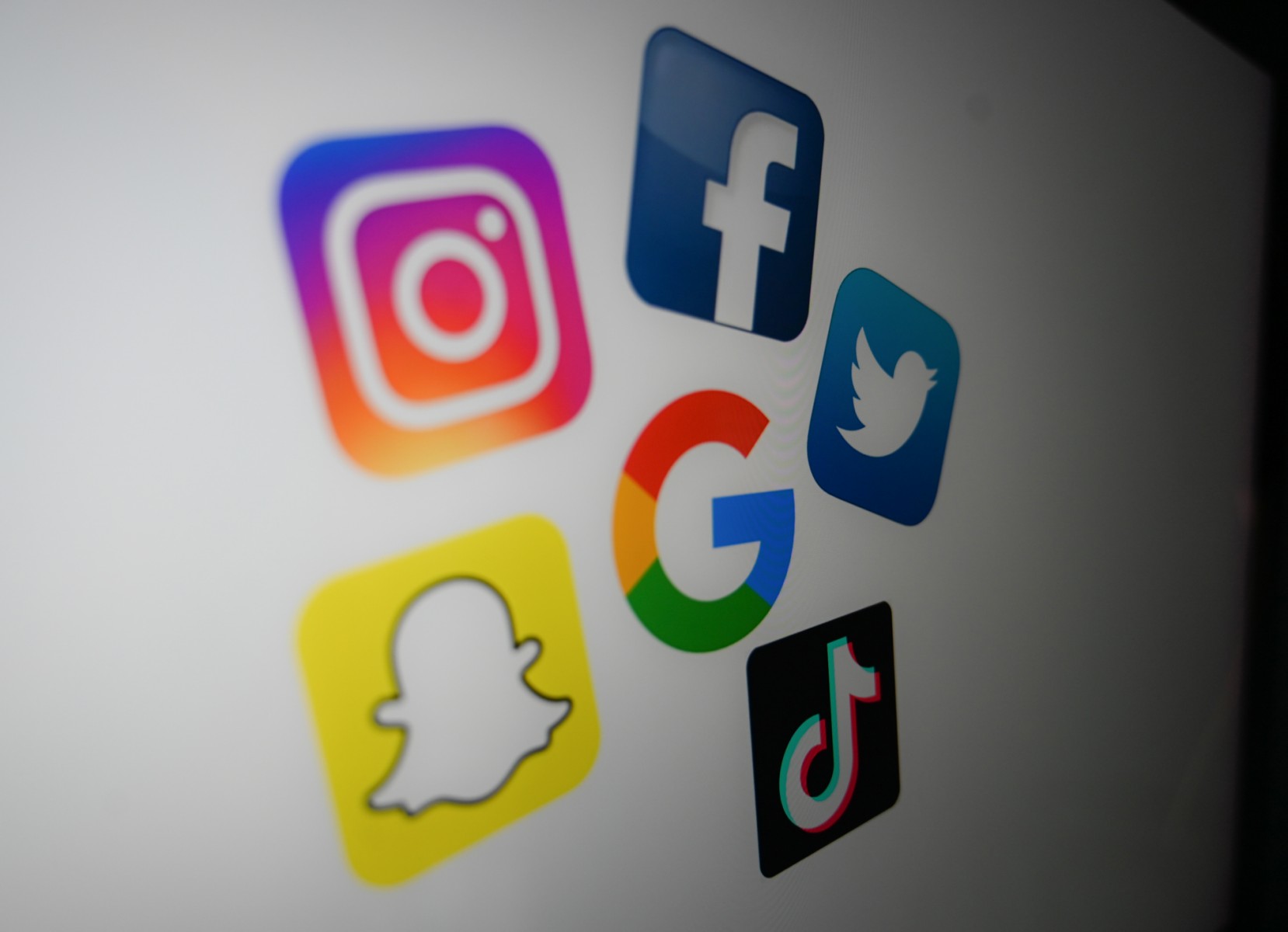 L'UE impose un contrôle renforcé à 19 plateformes dont Twitter et TikTok
