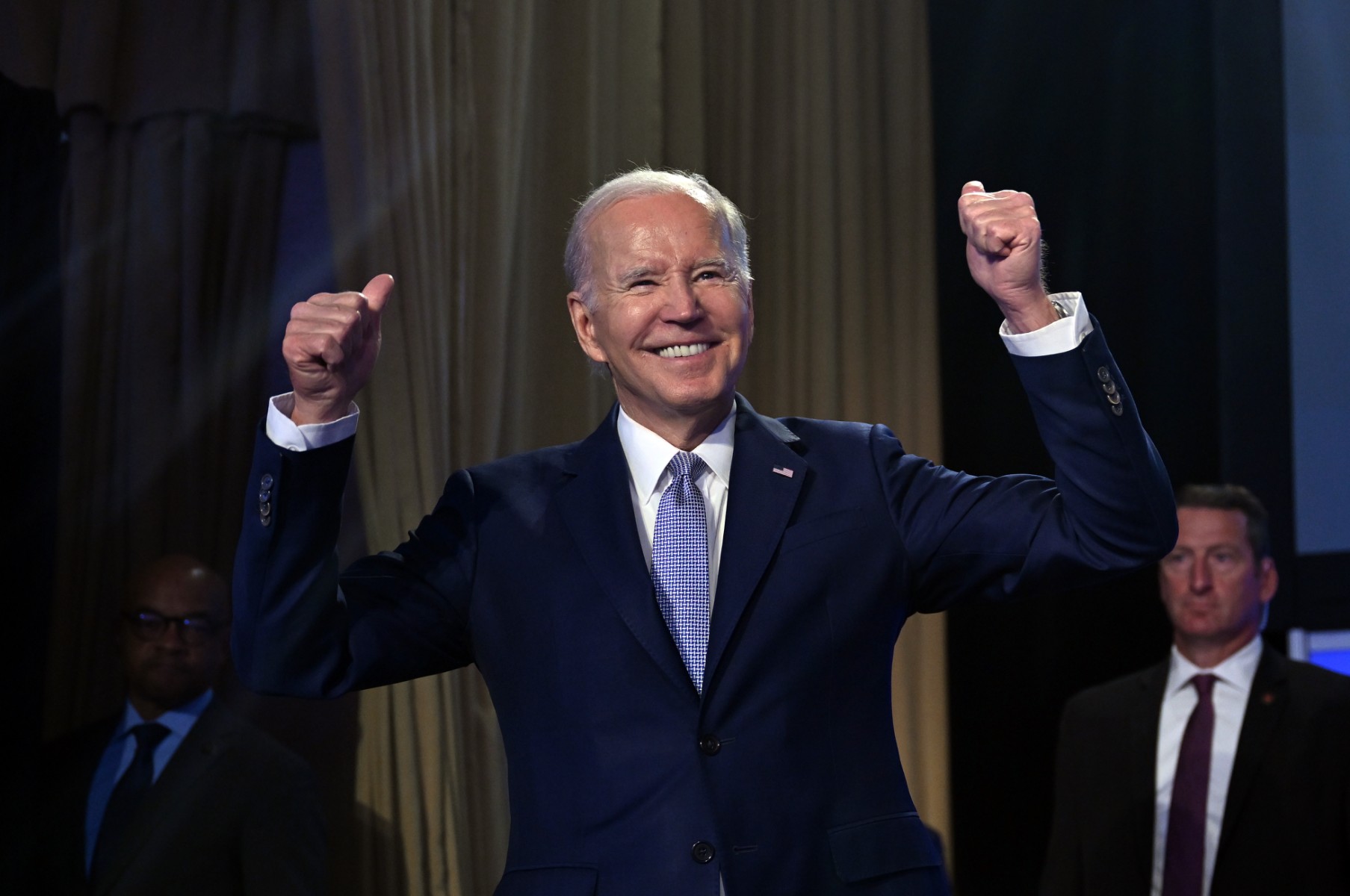 Biden balaie les questions sur son âge, dit «je me sens bien»