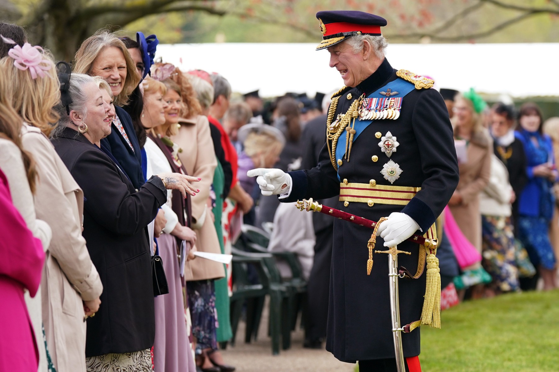 Soixante-dix ans après Elizabeth II, le Royaume-Uni se prépare à couronner son nouveau roi, Charles III