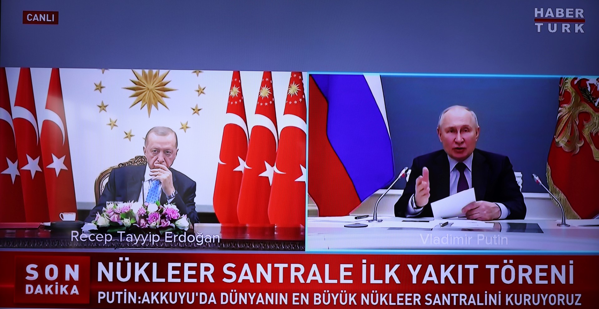 Turquie: Erdogan, souffrant, réapparaît en direct à la télévision
