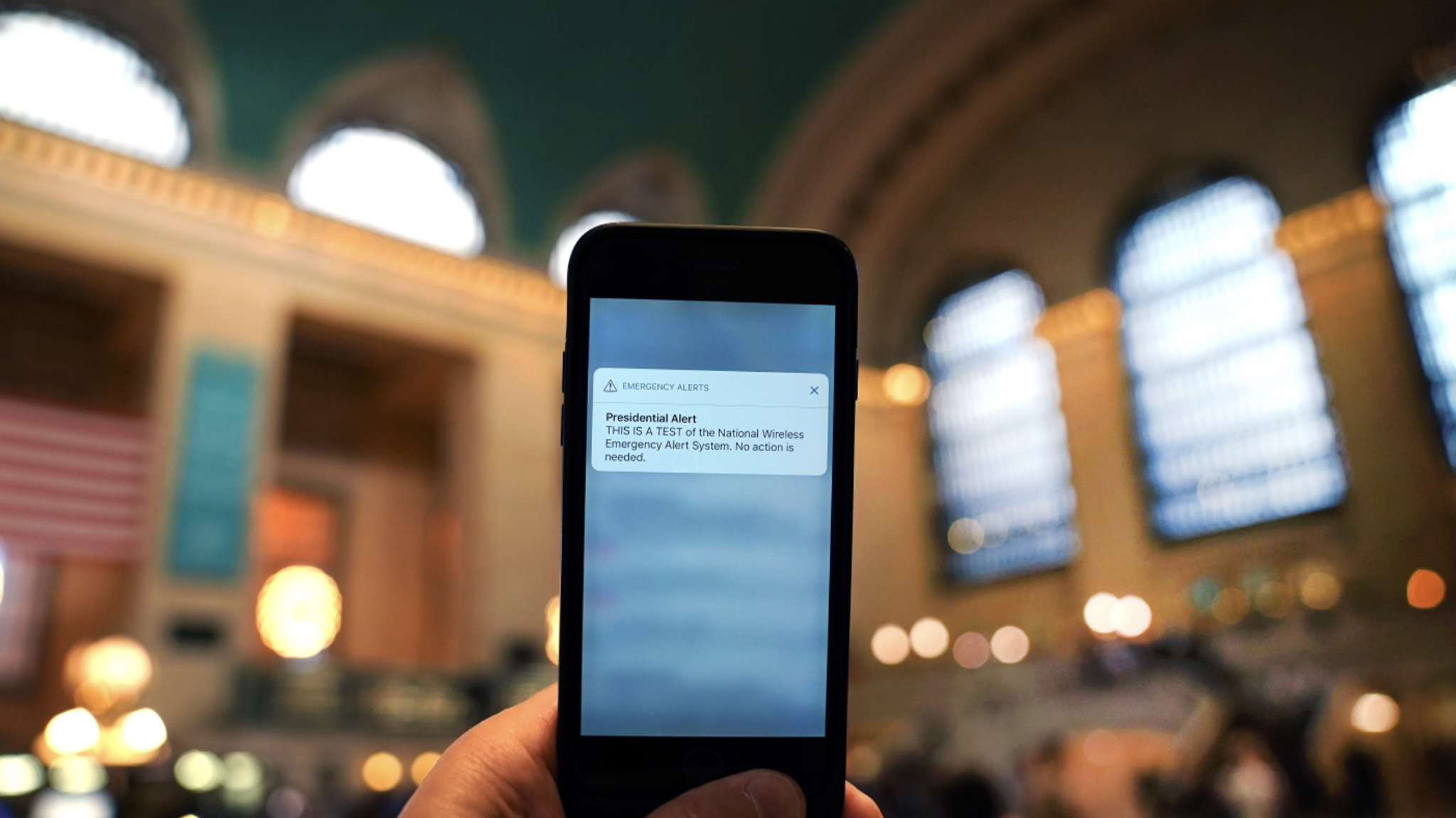 Le Royaume-Uni teste un nouveau système d'alerte sur les téléphones portables