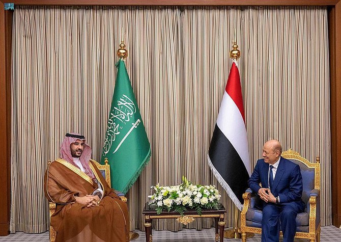 Le ministre saoudien de la Défense s’entretient avec le président du Conseil présidentiel du Yémen