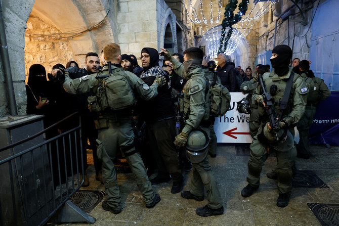 Les fidèles d'Al-Aqsa pris d’assaut par la police israélienne pour la 2e journée consécutive