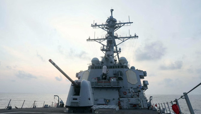 Un destroyer américain navigue dans des eaux revendiquées par Pékin