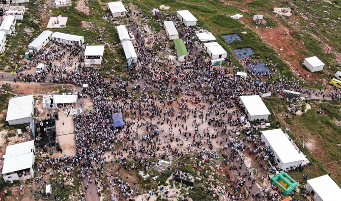 Des milliers de colons israéliens marchent en direction d’un avant-poste illégal