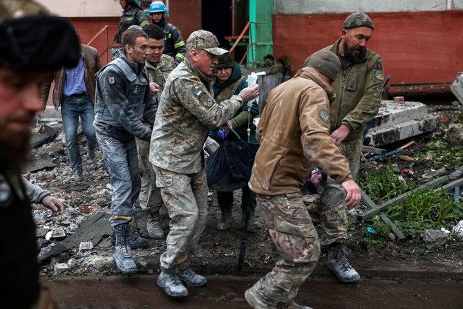 Ukraine: Un immeuble civil bombardé, le jour où Poutine signe une nouvelle loi sur la mobilisation