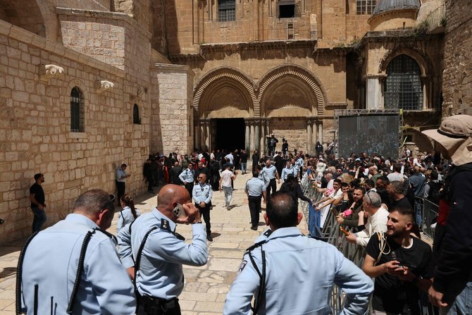La police israélienne agresse des chrétiens qui se rendent à l'église de Jérusalem