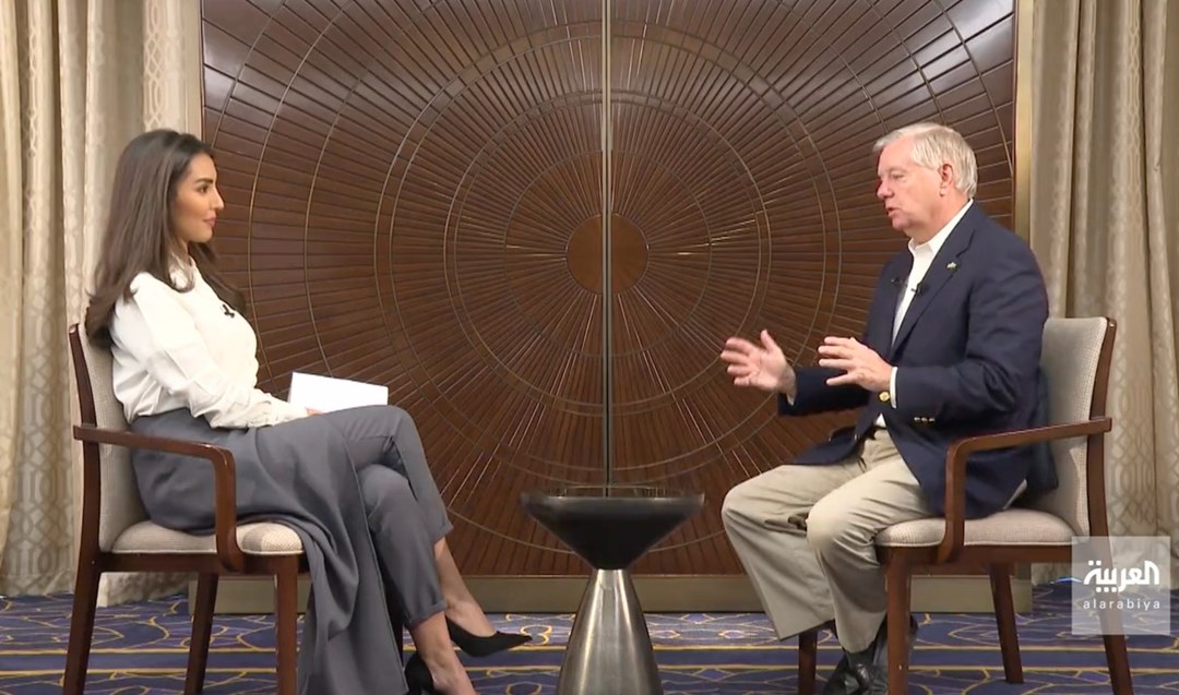 «Je me réserve le droit de changer de cap» déclare Lindsey Graham à Al Arabiya