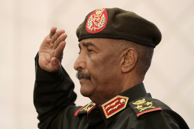 Le chef de l'armée soudanaise AbdelFattah al-Burhan a réaffirmé que l'armée coordonnait avec les pays concernés pour faciliter l'évacuation de leurs ressortissants au Soudan au milieu des affrontements. (Dossier/AFP)