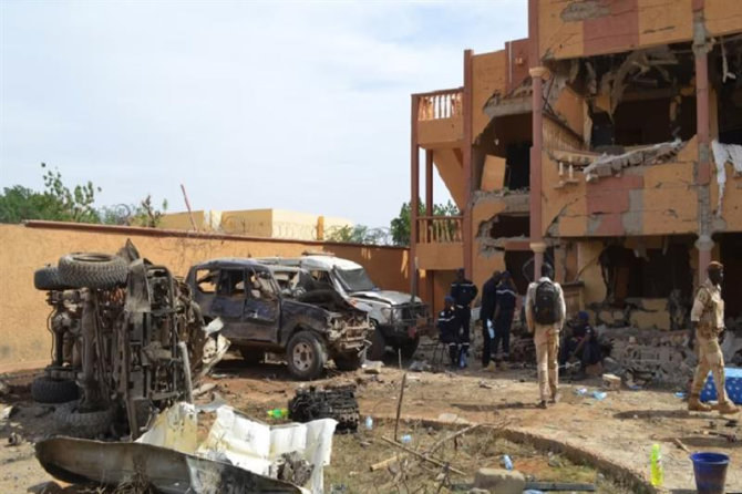 Mali: 10 civils et 3 soldats tués dans un «regain d'incidents terroristes perfides»
