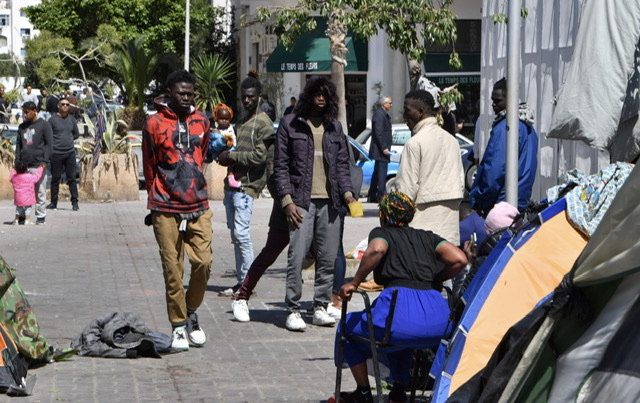 Tunisie: La police disperse des migrants installés devant le siège du HCR