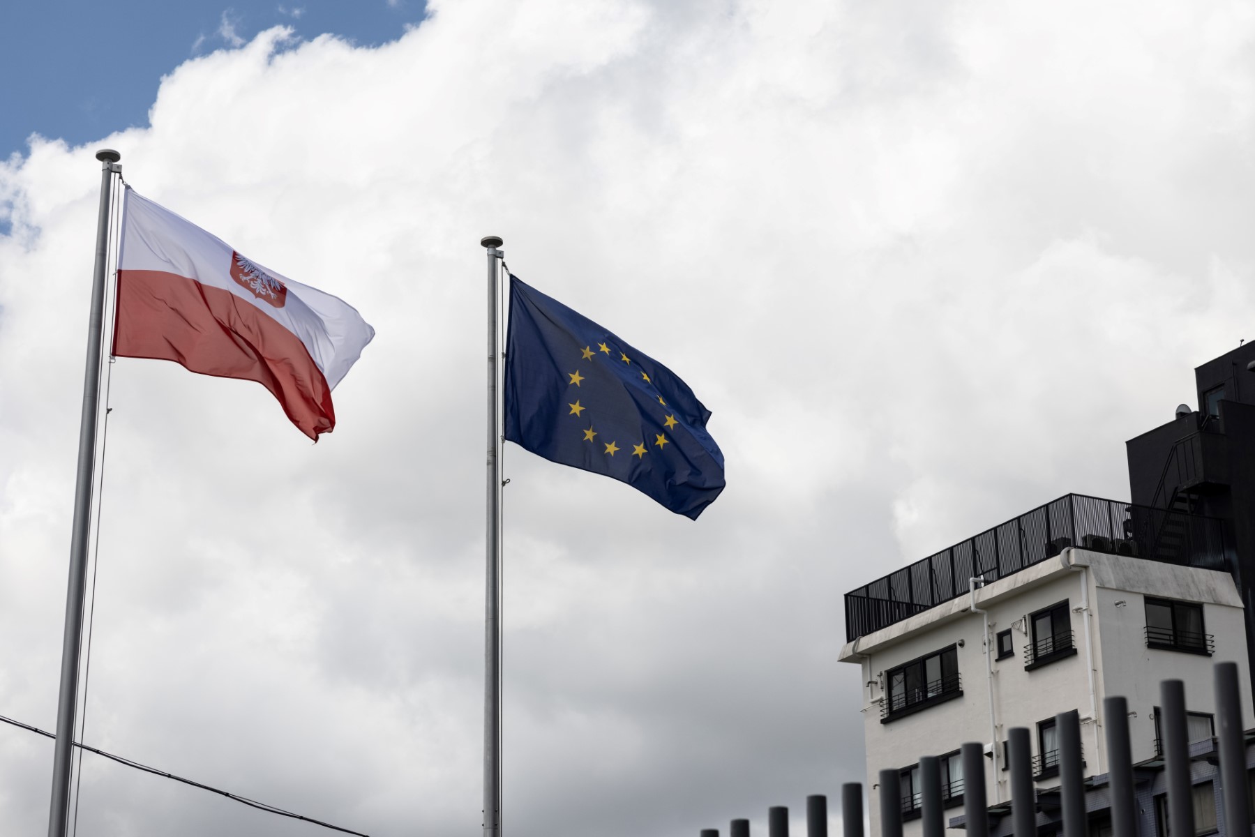 La Pologne saisit le bâtiment du lycée russe à Varsovie, Moscou promet une riposte