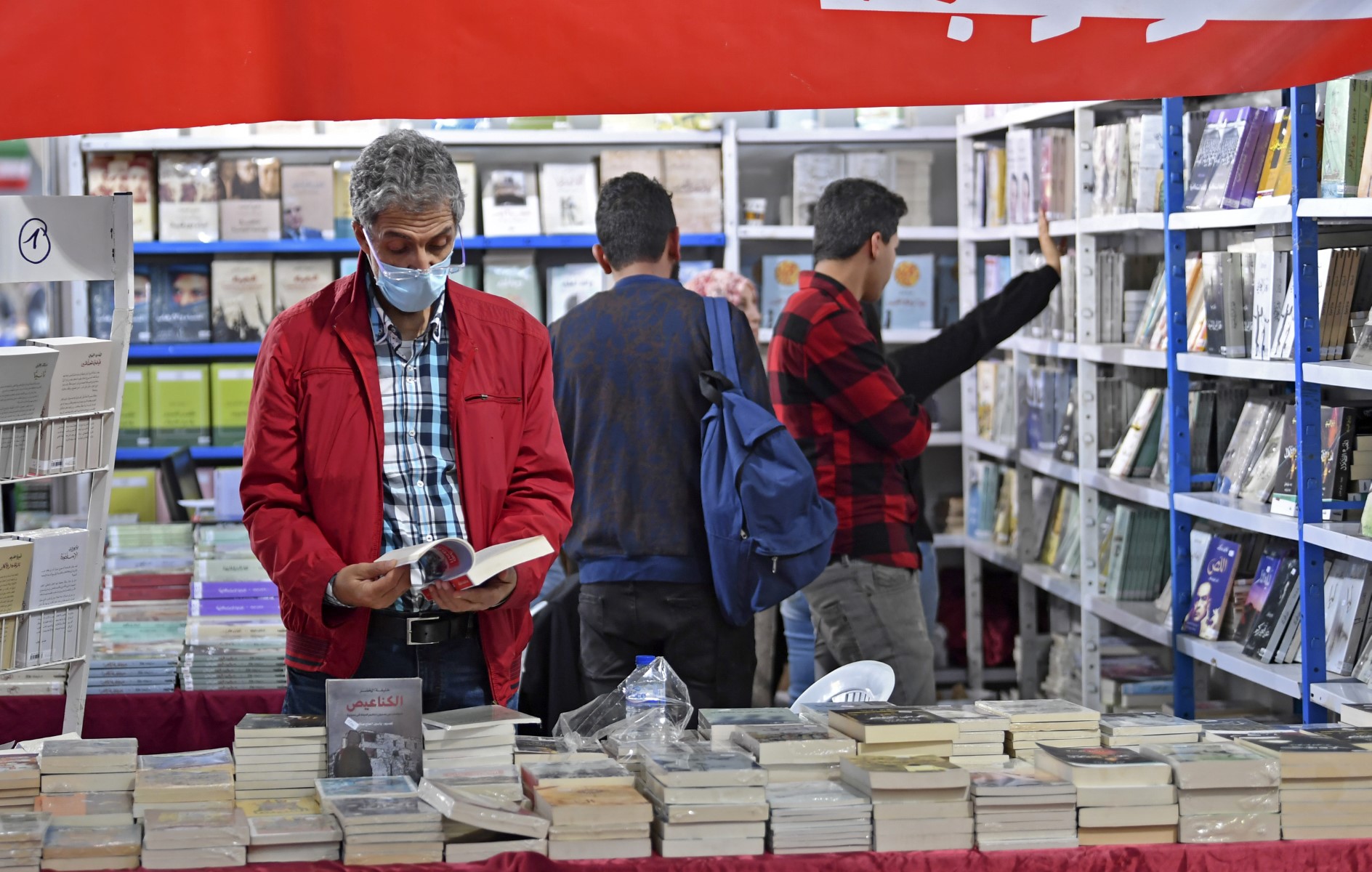 Tunisie: Saied défend la liberté de pensée, des agents confisquent un livre critique