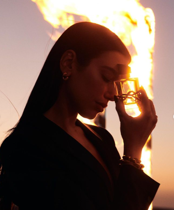 Dua Lipa et la magie de Marrakech pour Yves Saint Laurent Beauté