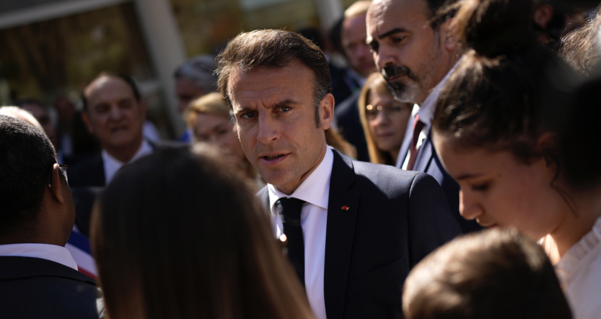 Macron assure que les protestations ne l'empêcheront pas «d'avancer»