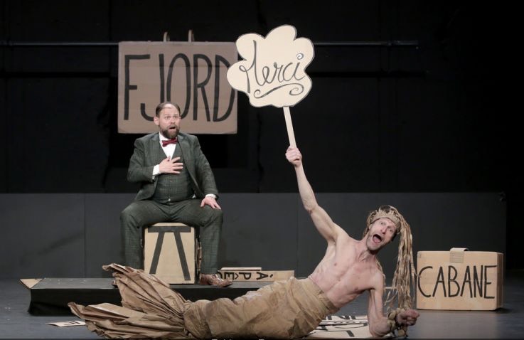 La pièce «Les Gros Patinent Bien, Cabaret de Carton»