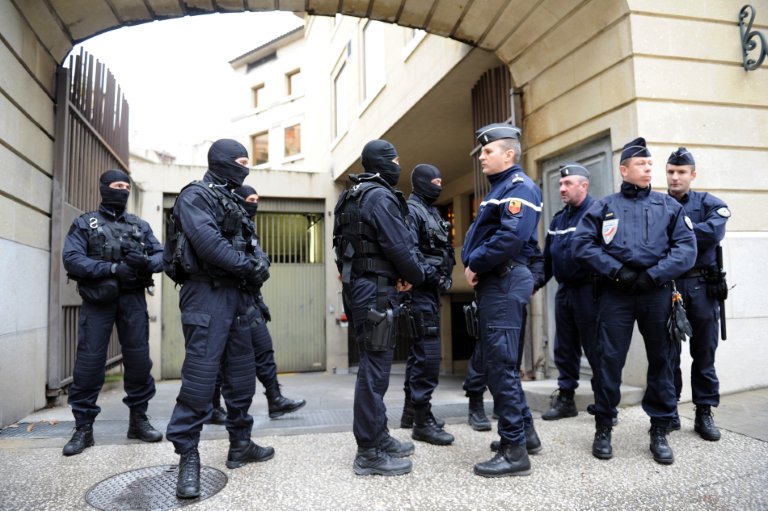 Procès de cadres du PKK à Paris: Les avocats demandent à ce que les policiers retirent leur cagoule à l'audience