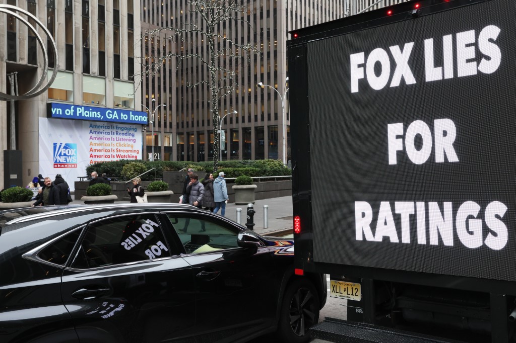 Pour Fox News, une lourde facture et d'autres soucis à l'horizon