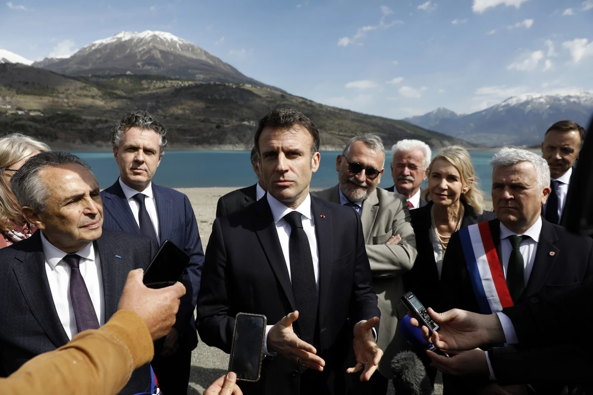 Macron violemment hué en Alsace pour son premier bain de foule depuis des semaines