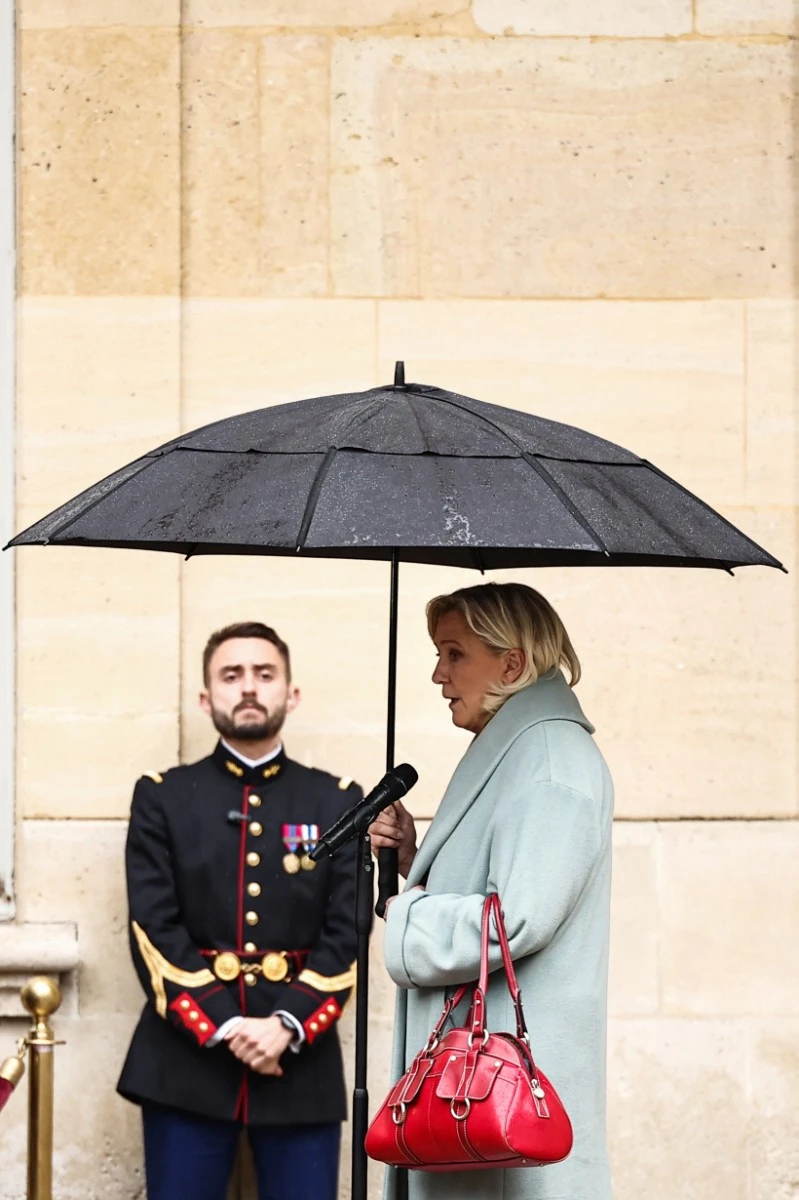 Selon Marine Le Pen, Macron a le «choix» entre référendum, dissolution et démission