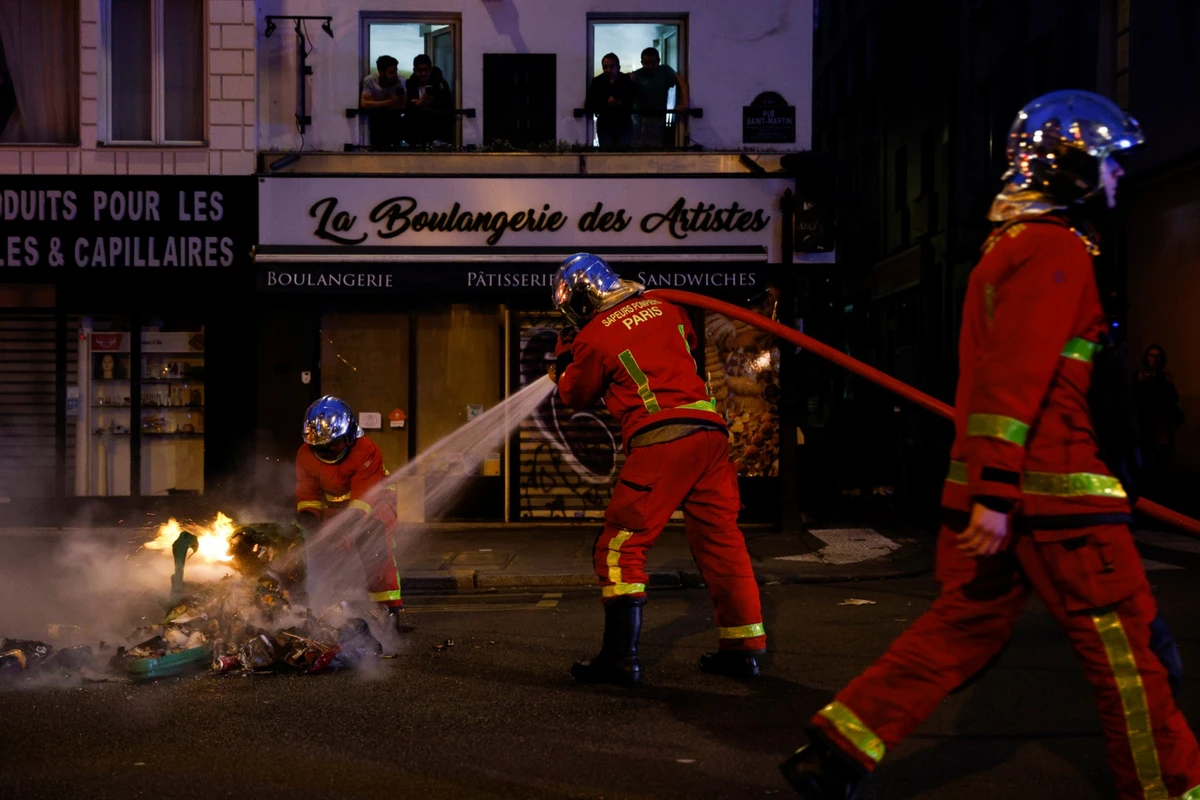 Concerts de casseroles et dégradations en marge de l'allocution d'Emmanuel Macron