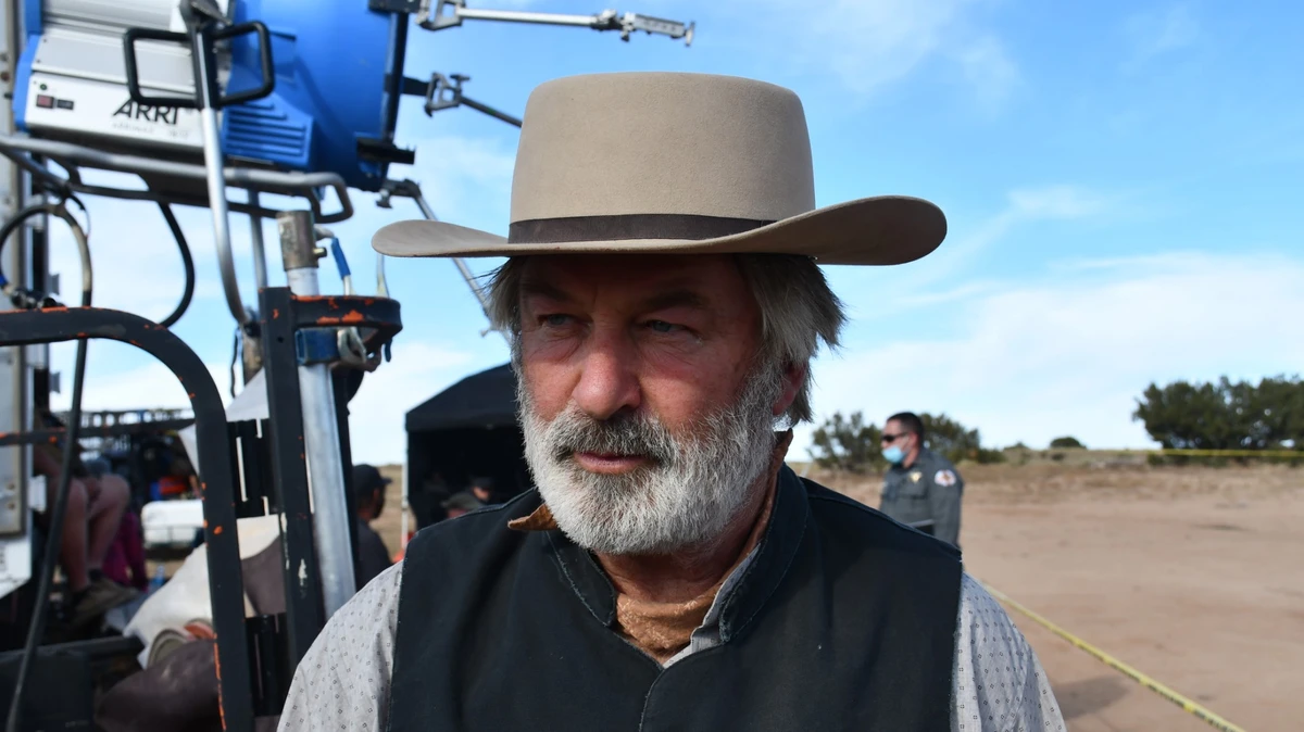 Tir mortel sur un tournage: Les poursuites contre Alec Baldwin, formellement abandonnées