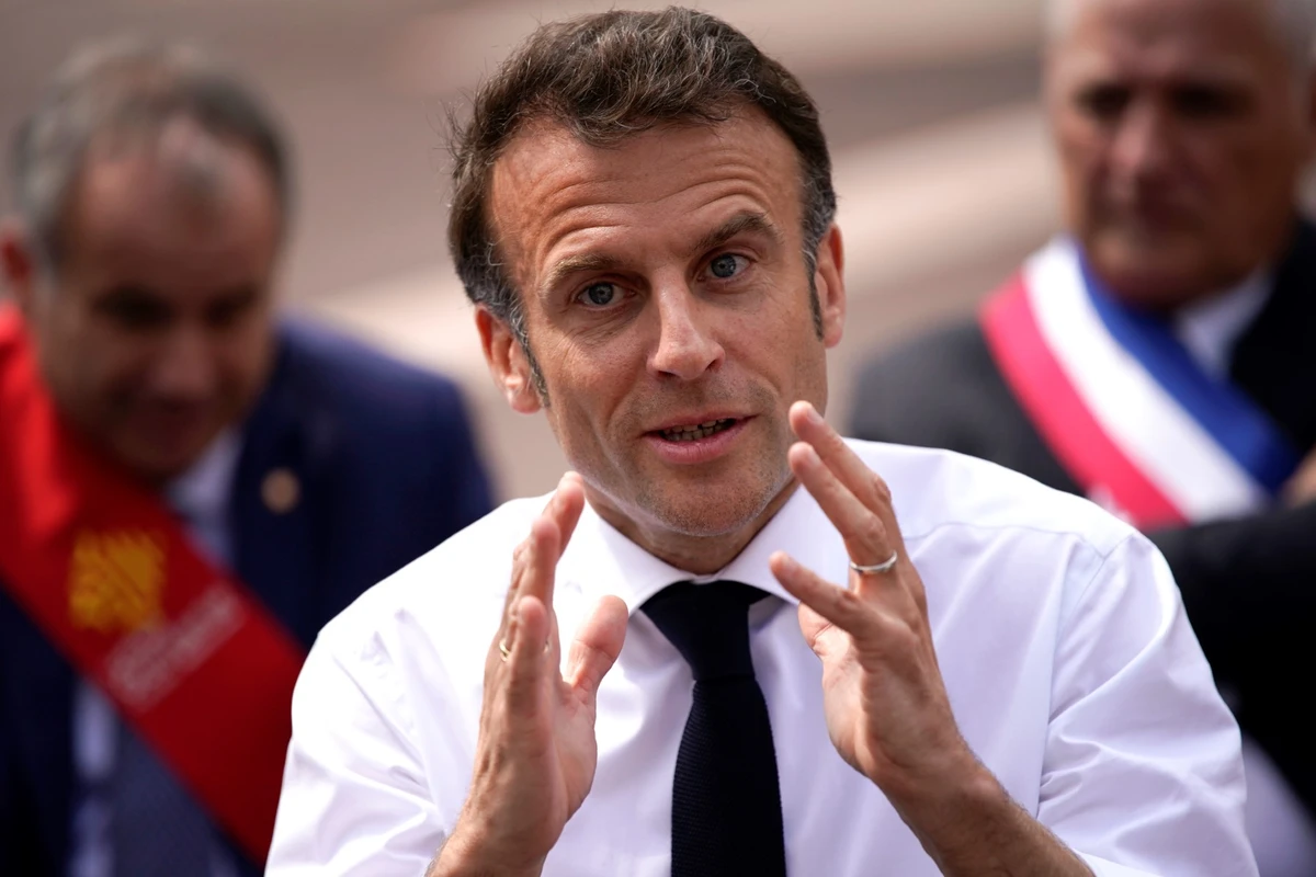 Macron veut «un grand projet de restauration écologique» des écoles