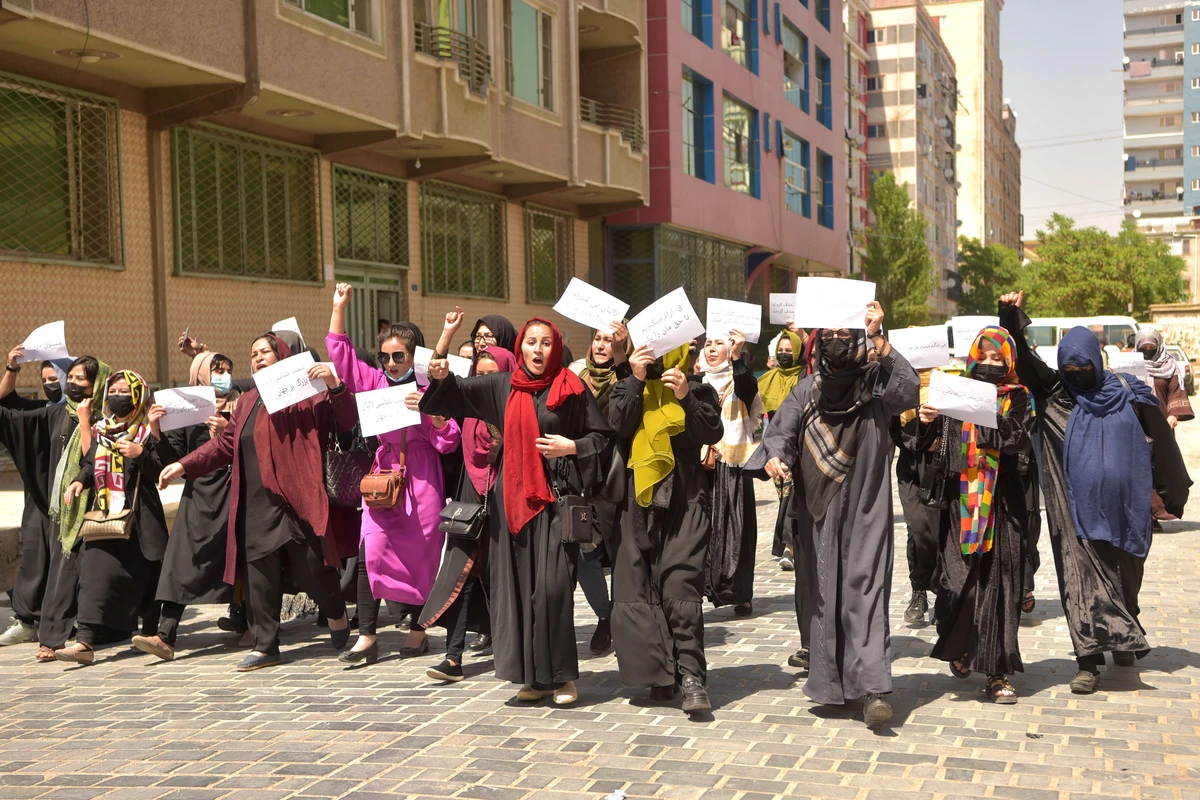 Brève manifestation d'Afghanes contre l'éventuelle reconnaissance internationale des talibans