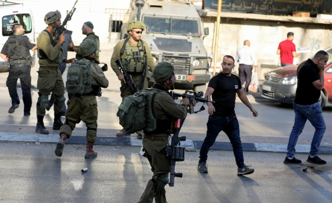 Les forces israéliennes effectuent des raids dans les villes et arrêtent des Palestiniens