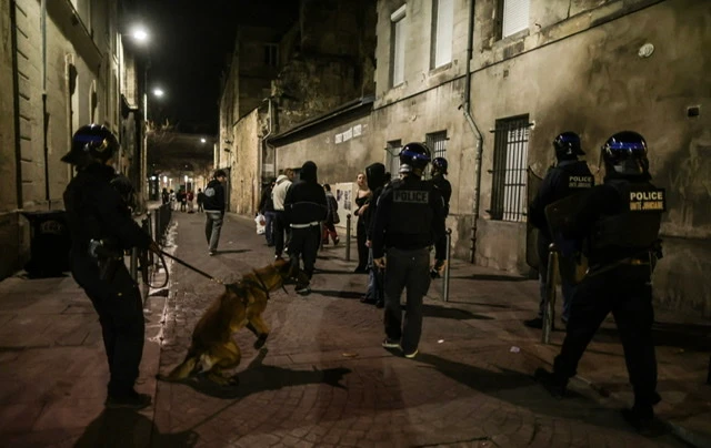 Retraites: La justice suspend une interdiction de rassemblement nocturne à Paris