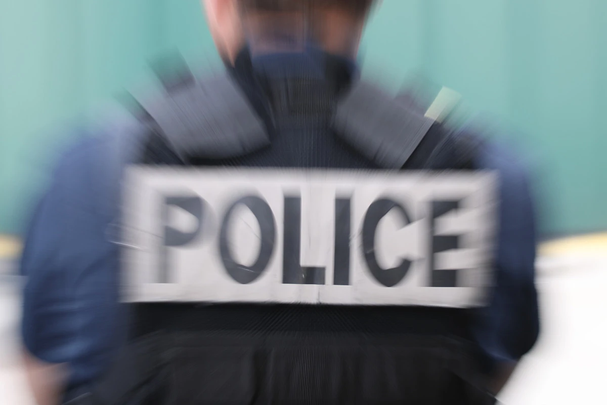 France: un homme s'introduit dans un commissariat de Nice et en ressort habillé en policier et armé