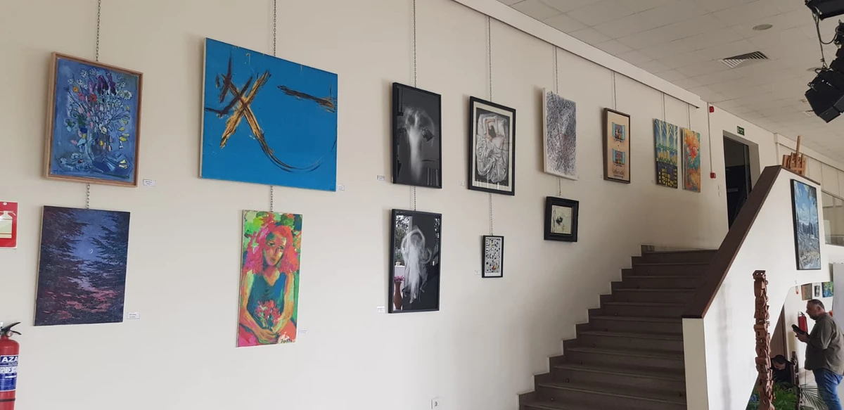 Rotating Art se veut une exposition itinérante qui participe également de l’essor du marché de l’art et contribue à la découverte de talents (photo ambassade d'Italie au Liban)