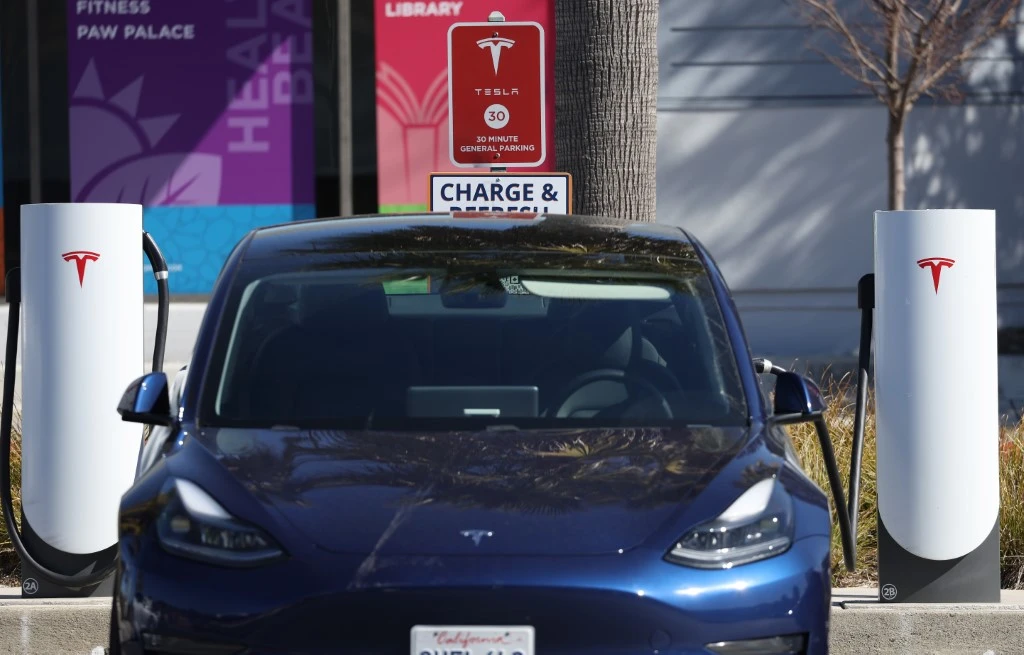 Tesla poursuivi pour le partage d'images de clients pris par ses caméras