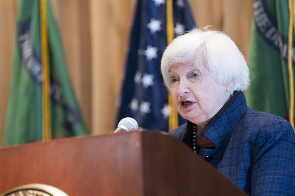 La secrétaire au Trésor Janet Yellen s'exprime avant de prêter serment au nouveau commissaire à l'impôt Danny Werfel au siège de l'IRS le 4 avril 2023 à Washington, DC. (Bonnie Cash/Getty Images/AFP)