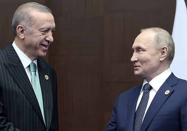 Turquie : Erdogan défend Poutine, accusé d'ingérence dans les élections turques