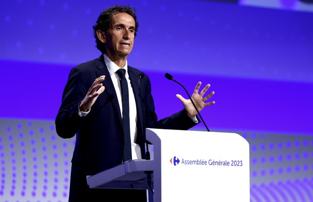 La rémunération d'Alexandre Bompard fait encore tiquer les actionnaires de Carrefour