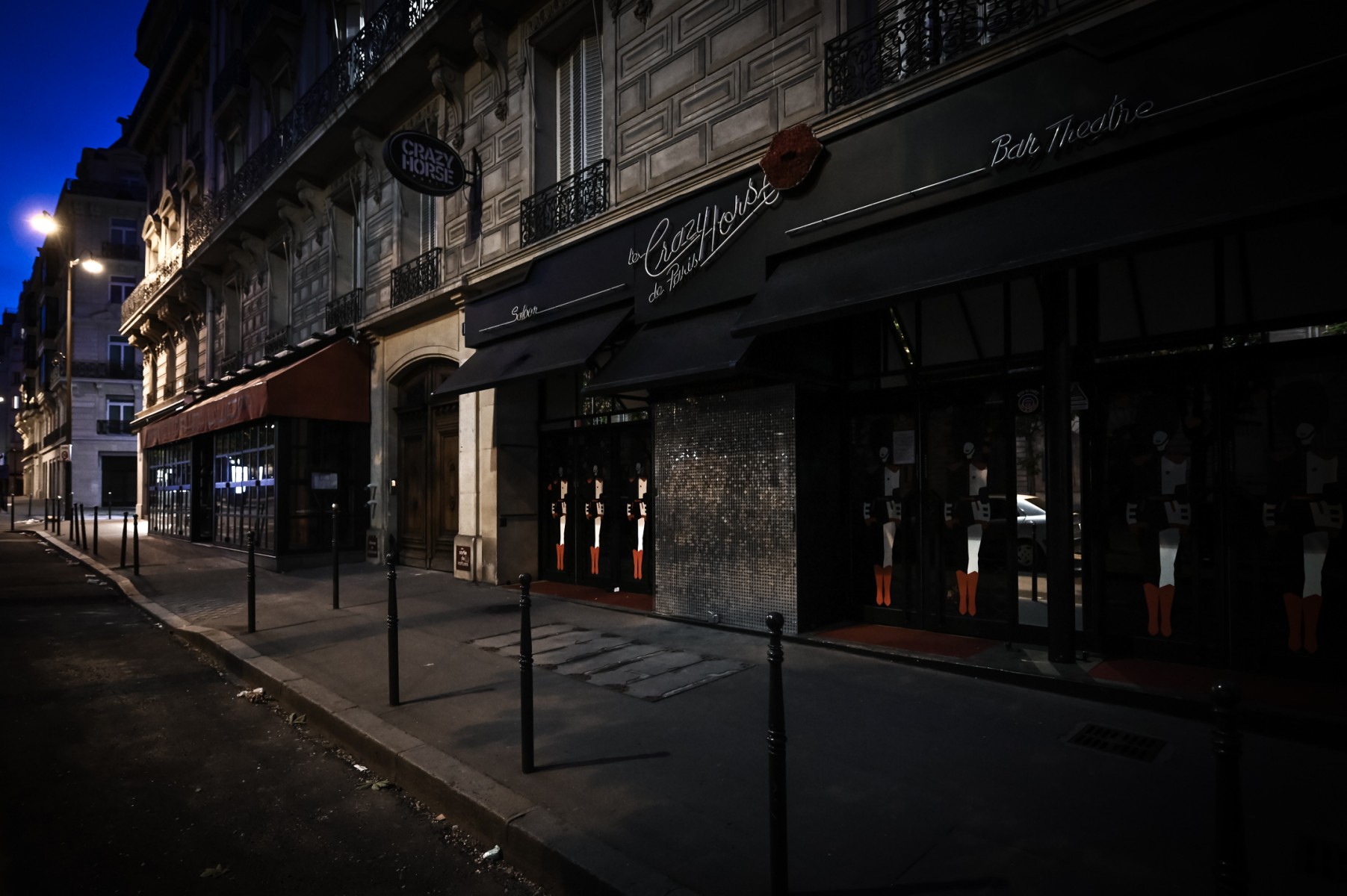 L’avenue Georges V, de nuit, dans le quartier des Champs-Elysées (photo, AFP)