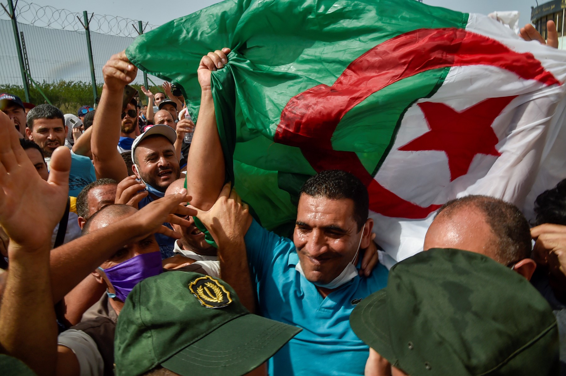 Algérie: L'opposant Karim Tabbou libéré et placé sous contrôle judiciaire